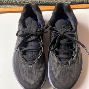 Women’s Nike air zoom GT cut 2 black and blue size 6 basketball shoes